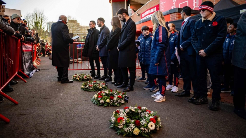 Man United tưởng niệm 68 năm Thảm họa Munich: Nỗi đau bất tử trong lịch sử Quỷ đỏ 790960