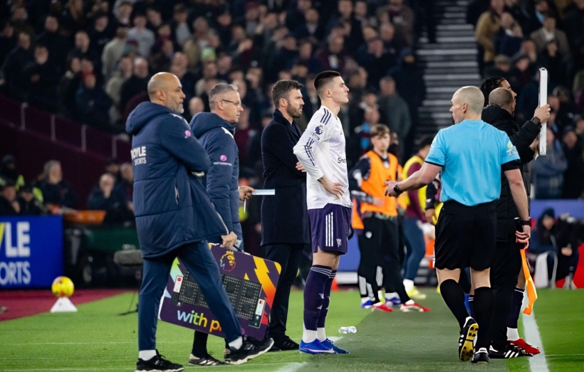 Benjamin Sesko hé lộ bí quyết giúp Man United liên tiếp ghi bàn muộn dưới thời Michael Carrick