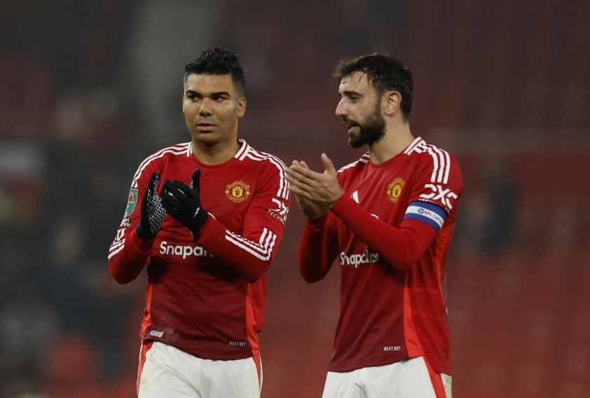 Tiền vệ có 5 Champions League sẵn sàng phục vụ MU 806410