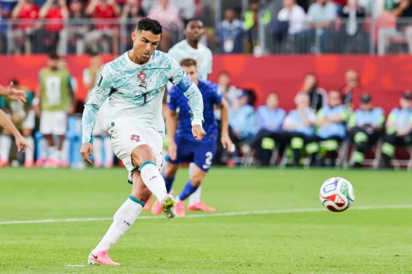 Cristiano Ronaldo khiến cả thế giới xúc động với nghĩa cử cao đẹp 862086