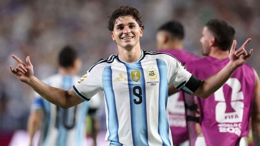 Argentina mang 'đội quân Ngoại hạng Anh' đối đầu Tam sư 867249