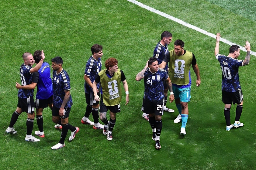 Phản ứng gây sốt của vợ Messi trên khán đài 868318