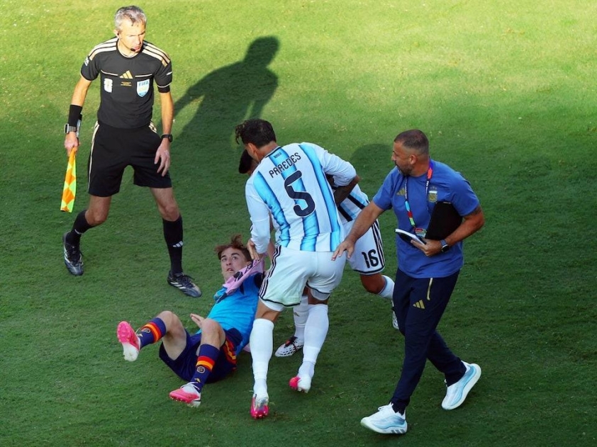 Cầu thủ Argentina gây ra tình cảnh hỗn loạn sau trận chung kết World Cup 870556