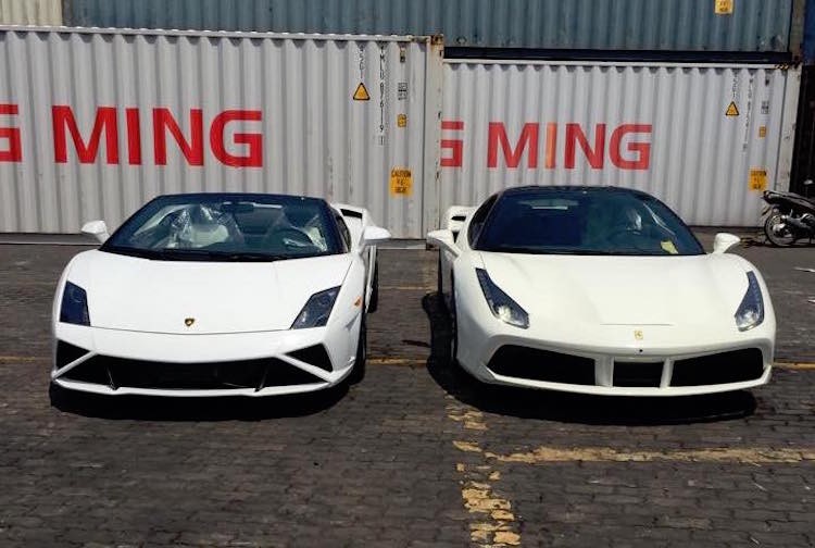 bo-doi-sieu-xe-ferrari-lamborghini-cap-cang-viet-nam