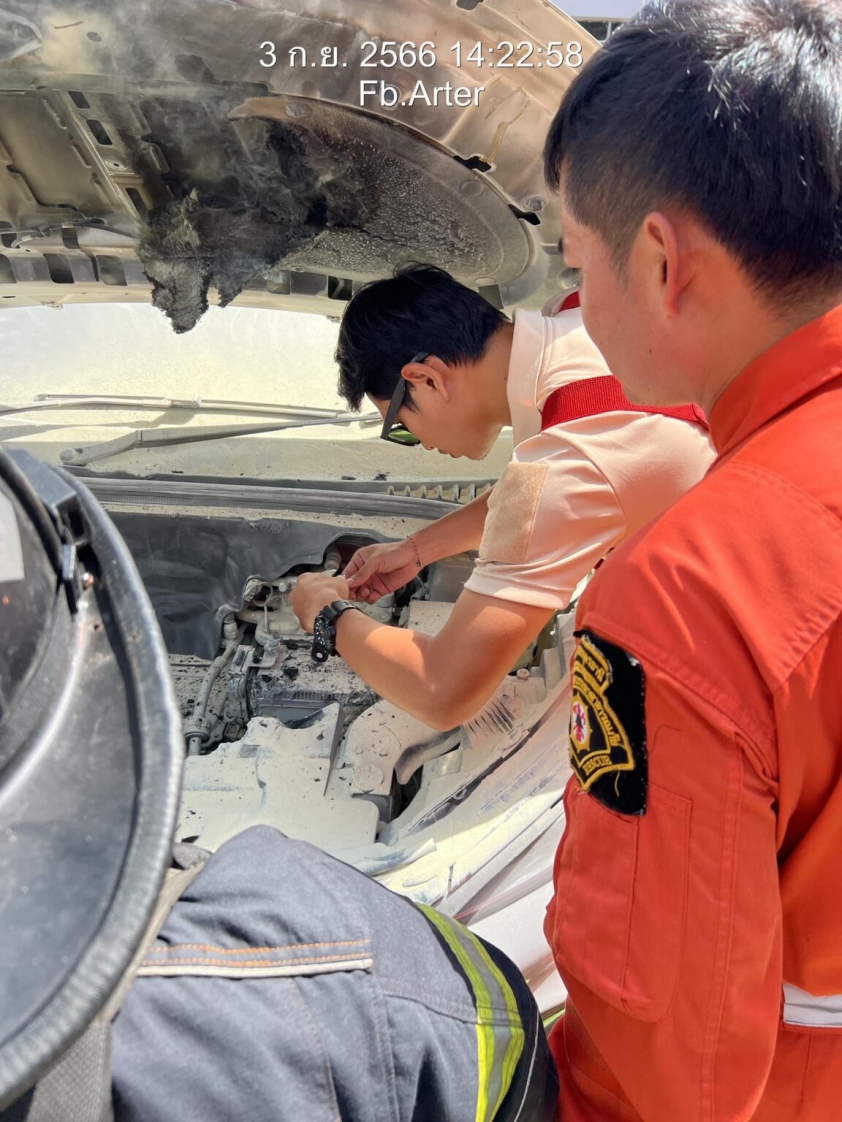 Ô tô điện sắp bán tại Việt Nam bất ngờ bốc cháy khi đang cắm sạc 322380