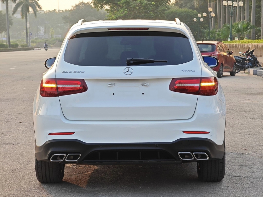 Sau 5 năm lăn bánh, Mercedes-Benz GLC 300 cũ được rao bán với giá chỉ ngang Honda CR-V 2024 ‘đập hộp’ 352946