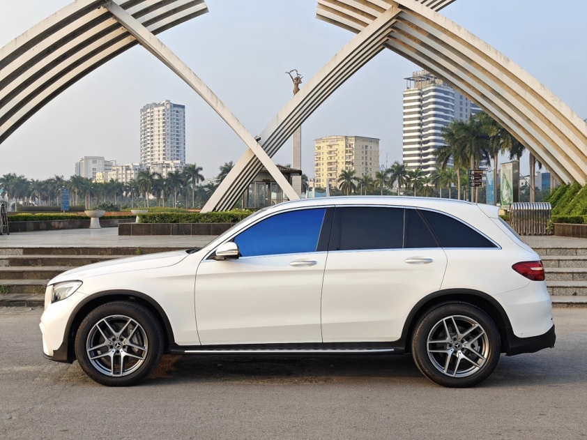 Sau 5 năm lăn bánh, Mercedes-Benz GLC 300 cũ được rao bán với giá chỉ ngang Honda CR-V 2024 ‘đập hộp’ 352948