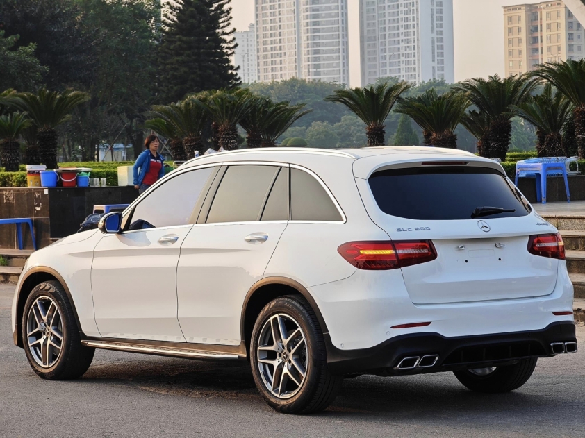 Sau 5 năm lăn bánh, Mercedes-Benz GLC 300 cũ được rao bán với giá chỉ ngang Honda CR-V 2024 ‘đập hộp’ 352949