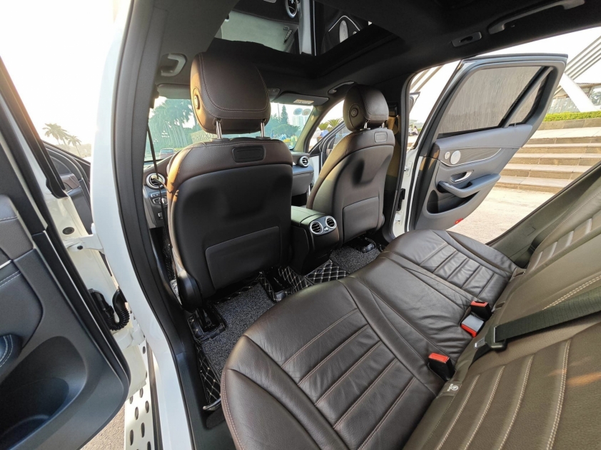 Sau 5 năm lăn bánh, Mercedes-Benz GLC 300 cũ được rao bán với giá chỉ ngang Honda CR-V 2024 ‘đập hộp’ 352953