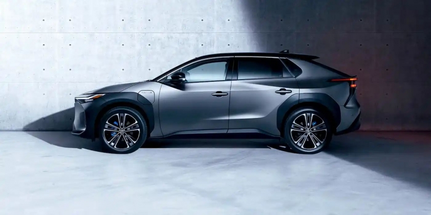 Toyota-bZ4X-lease-Camry-1 (1)_result