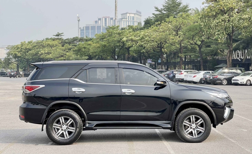 Lăn bánh 6 năm, giá chào bán của Toyota Fortuner cũ chỉ còn ngang Ford Territory ‘đập hộp’ 354568