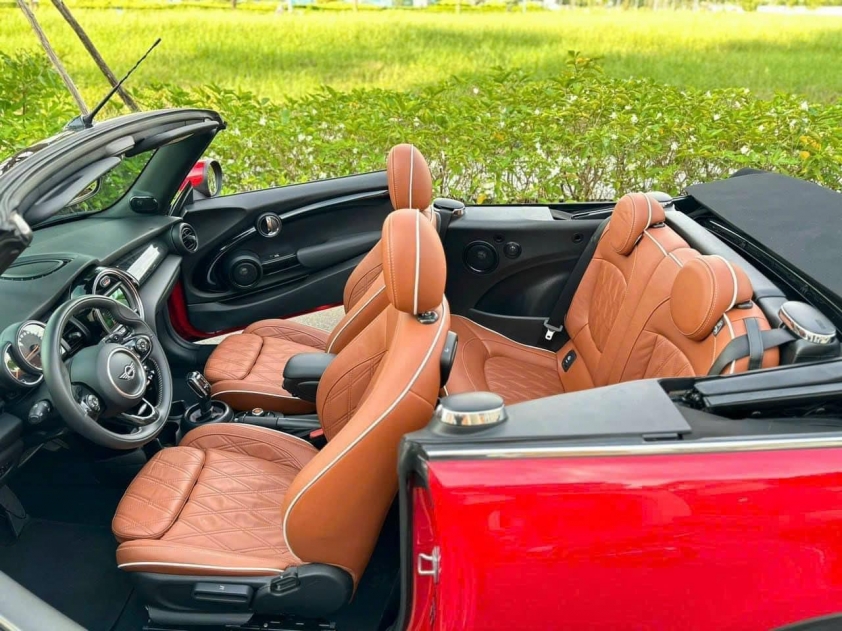 Lăn bánh 5 năm, xe mui trần Mini Cooper S Convertible được chào bán với giá ngỡ ngàng