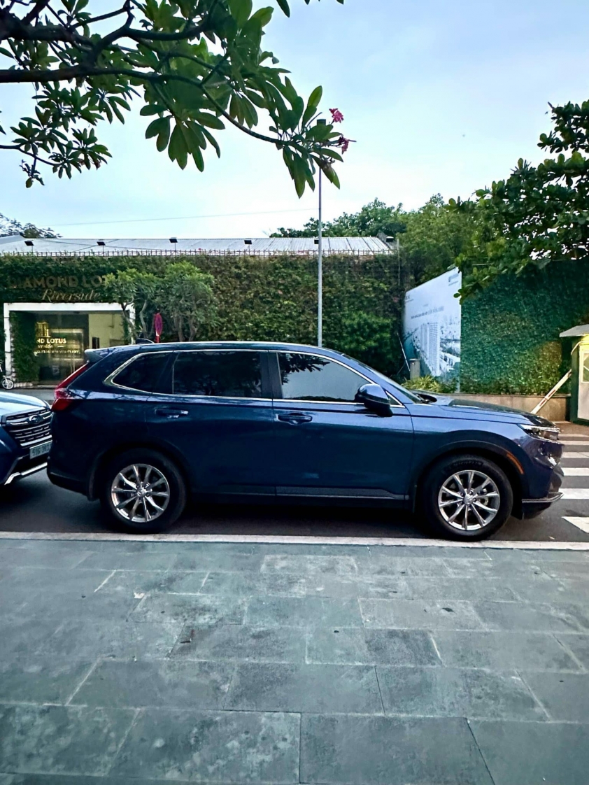 Lăn bánh vỏn vẹn chưa đầy 50 km, Honda CR-V 2024 đầu tiên lên sàn xe cũ với giá khó tin 372962