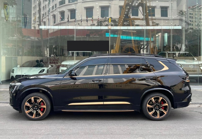 SUV ‘chủ tịch’ VinFast President chạy lướt 16.000 km mất giá ngang một chiếc Porsche Macan 384401