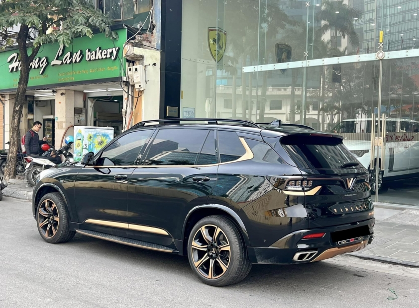 SUV ‘chủ tịch’ VinFast President chạy lướt 16.000 km mất giá ngang một chiếc Porsche Macan 384402