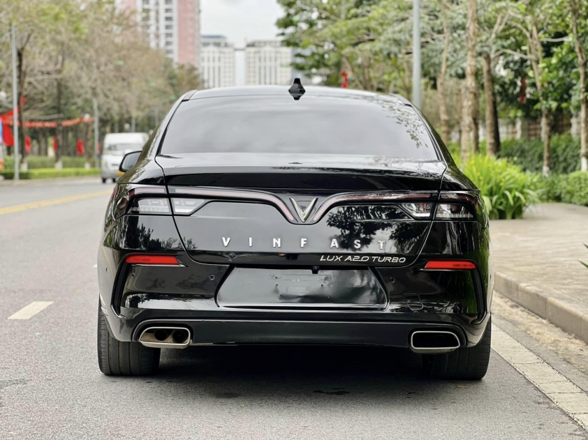 VinFast Lux A2.0 mất giá ngang một chiếc Toyota Yaris Cross sau 3 năm sử dụng 435936
