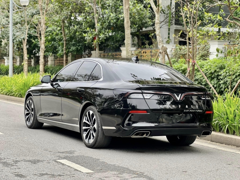 VinFast Lux A2.0 mất giá ngang một chiếc Toyota Yaris Cross sau 3 năm sử dụng 435938