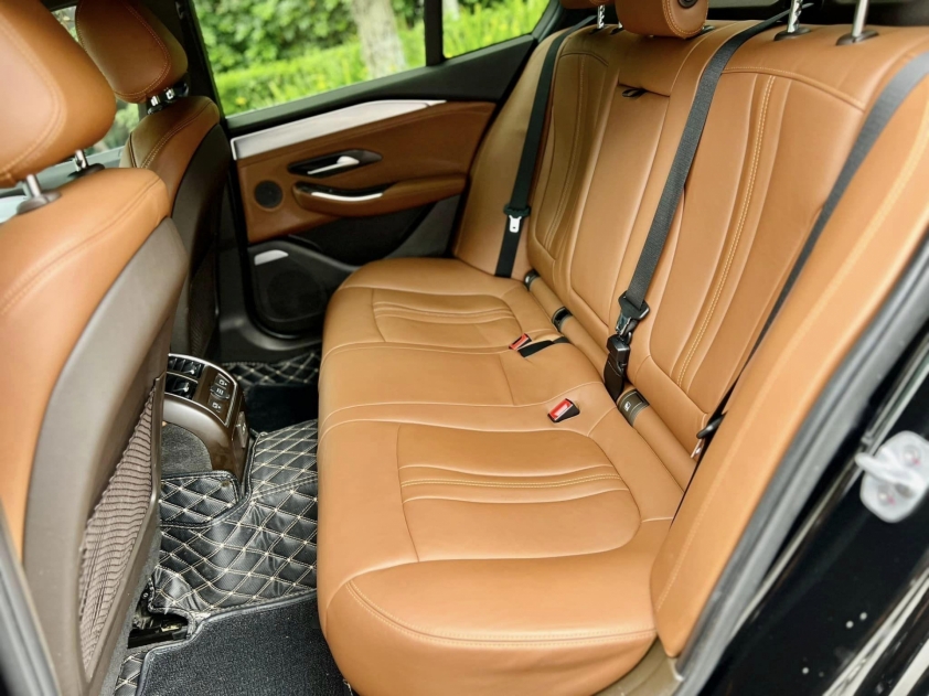 VinFast Lux A2.0 mất giá ngang một chiếc Toyota Yaris Cross sau 3 năm sử dụng 435941