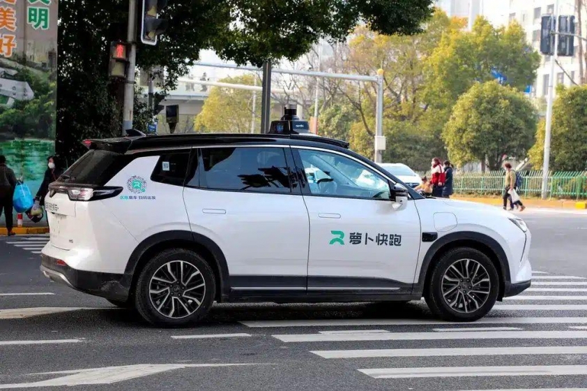 Taxi điện tự lái châm ngòi tranh cãi nảy lửa tại Trung Quốc 500535