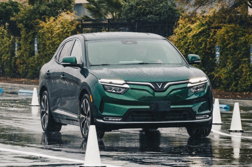 vinfast-s-vf8-takes-the-70-mph-highway-range-test-doesn-t-disappoint_8