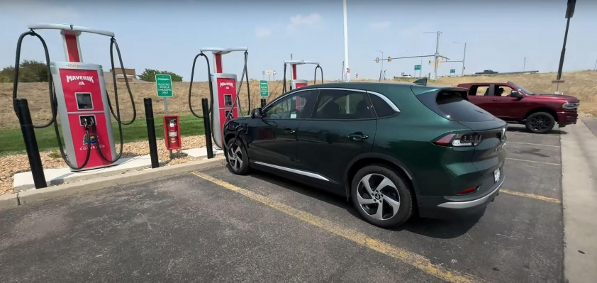 vinfast-s-vf8-takes-the-70-mph-highway-range-test-doesn-t-disappoint_1