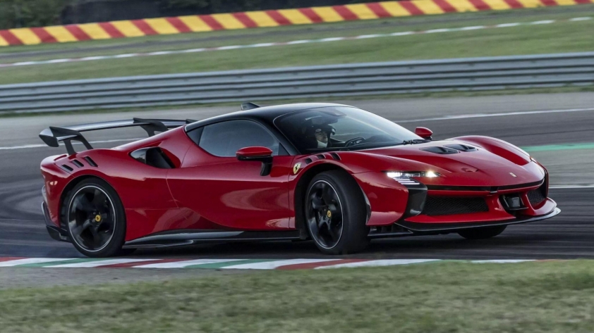 2023-Ferrari-SF90-XX-Stradale-Fiorano-Lap-Record-action-16-2048x1152_result