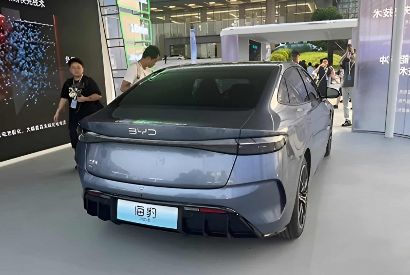 BYD Seal 2025 ra mắt: Nâng cấp ADAS, giá quy đổi chỉ từ 616 triệu đồng 510571