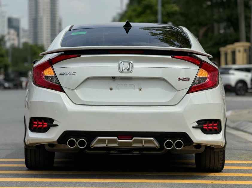 Lăn bánh 5 năm, Honda Civic RS 2019 được rao bán với giá sốc 533820