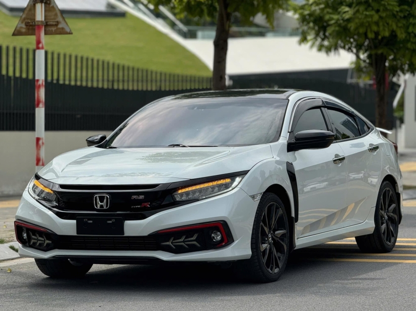 Lăn bánh 5 năm, Honda Civic RS 2019 được rao bán với giá sốc 533828