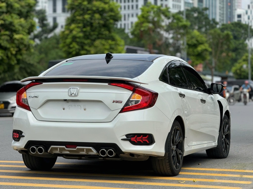 Lăn bánh 5 năm, Honda Civic RS 2019 được rao bán với giá sốc 533829