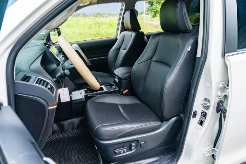 Toyota Land Cruiser 2021 lăn bánh 3 năm giữ giá khó tin trên thị trường xe cũ 554058