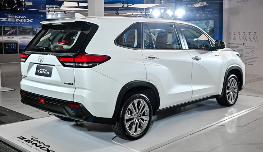 toyota-innova-zenix-exterior-02
