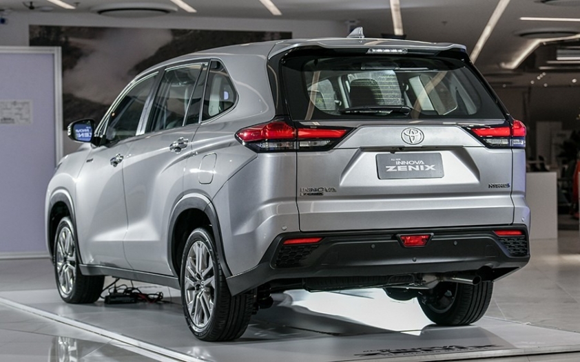 toyota-innova-zenix-exterior-04