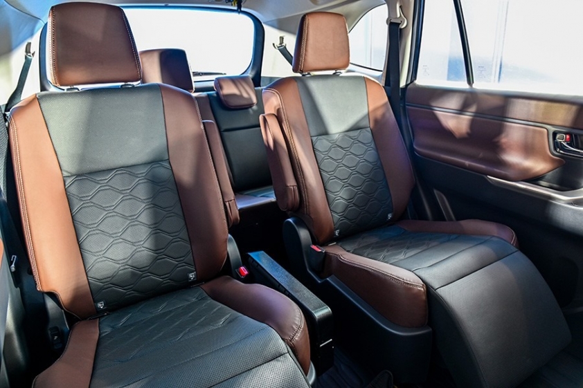 toyota-innova-zenix-interior-07