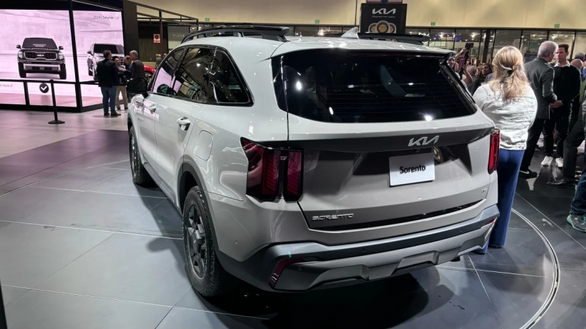 Kia Sorento 2024 ra mắt thị trường quốc tế, thêm bản X-Pro thể thao hơn 358219