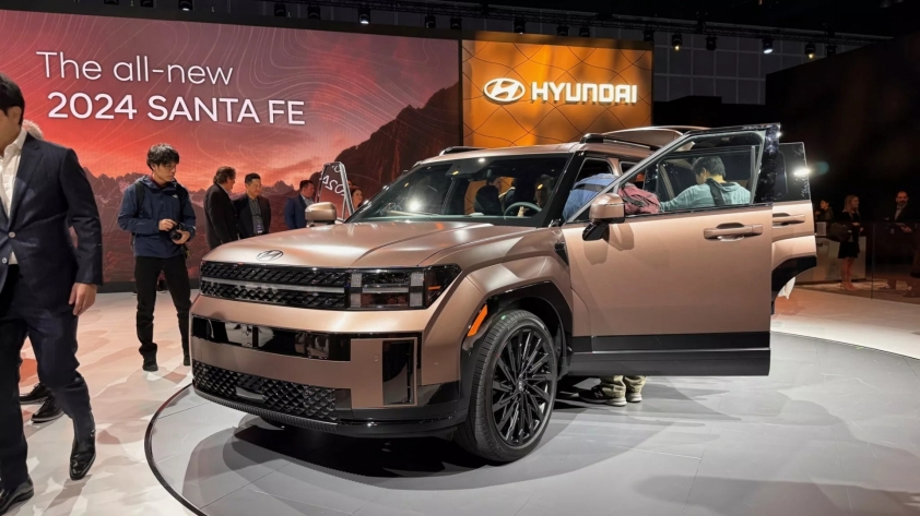 Hyundai Santa Fe 2024 bản XRT trình làng: Diện mạo hầm hố, có tùy chọn động cơ hybrid