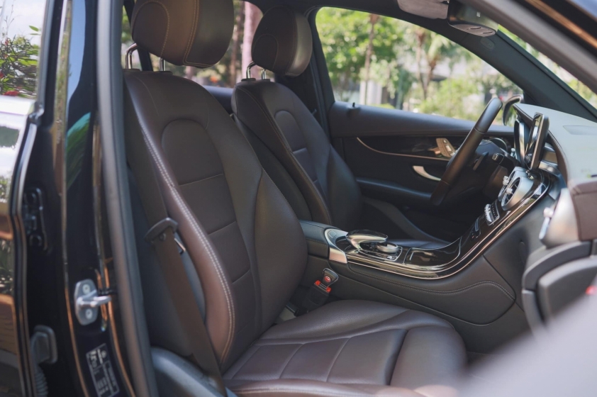 Sau 4 năm lăn bánh, Mercedes GLC 200 cũ bán lại với mức giá ngỡ ngàng 360119