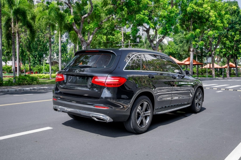 Sau 4 năm lăn bánh, Mercedes GLC 200 cũ bán lại với mức giá ngỡ ngàng 360120