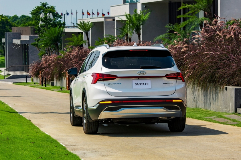 hyundai-santa-fe-hybrid-4-1-1701