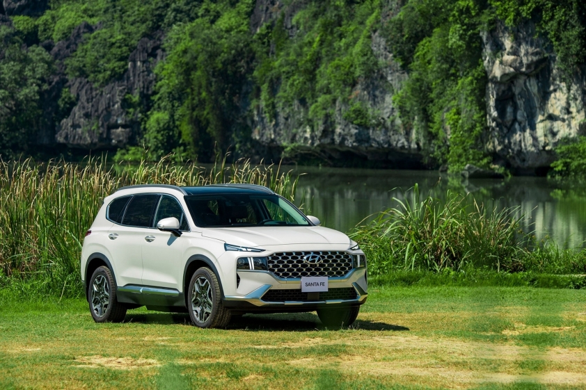 Hyundai Santa Fe Hybrid giảm giá sâu kỷ lục tại đại lý 366687
