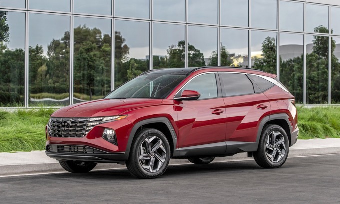 Cặp đôi Hyundai Tucson và Santa Fe giảm doanh số,