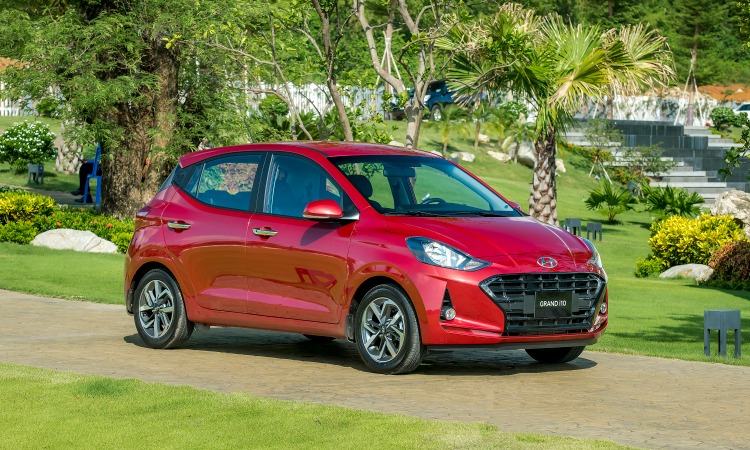 Cặp đôi Hyundai Tucson và Santa Fe giảm doanh số,