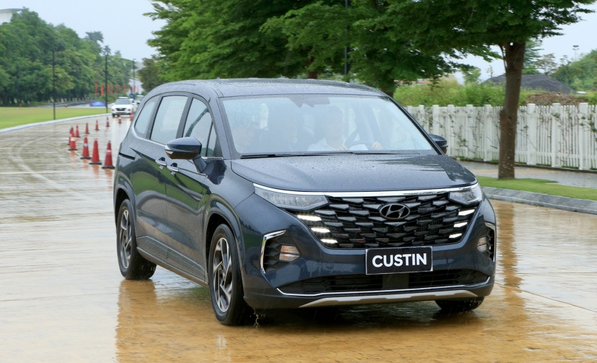 Cặp đôi Hyundai Tucson và Santa Fe giảm doanh số,