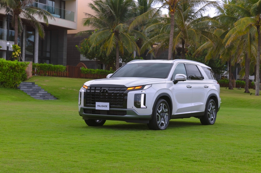 Cặp đôi Hyundai Tucson và Santa Fe giảm doanh số,