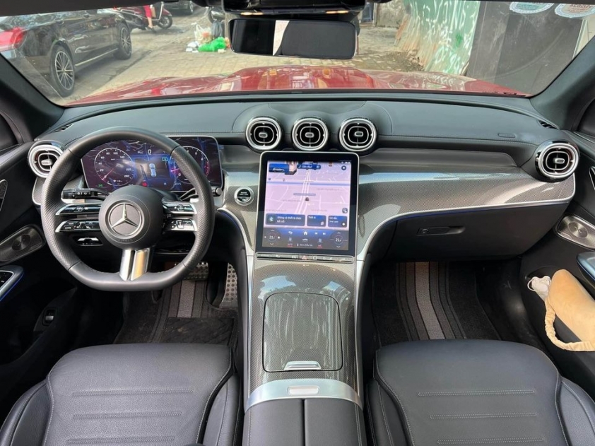 Mới chạy 5.000 km, Mercedes-Benz GLC 300 4Matic đã bán lại với giá ngỡ ngàng 408686