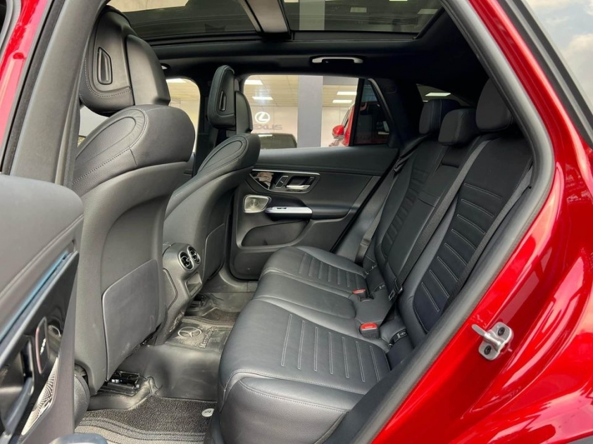 Mới chạy 5.000 km, Mercedes-Benz GLC 300 4Matic đã bán lại với giá ngỡ ngàng 408687