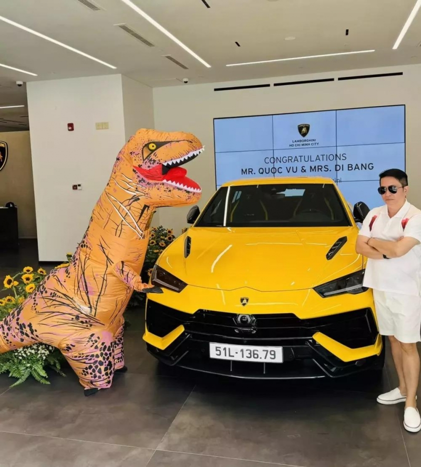 Vợ chồng Đoàn Di Băng gây bất ngờ với màn nhận xe Lamborghini hơn 20 tỷ đồng có '1-0-2' 432615