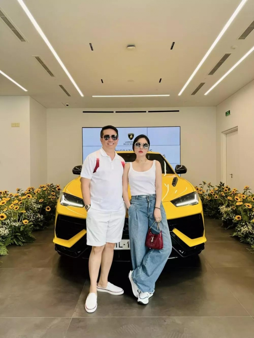 Vợ chồng Đoàn Di Băng gây bất ngờ với màn nhận xe Lamborghini hơn 20 tỷ đồng có '1-0-2' 432616