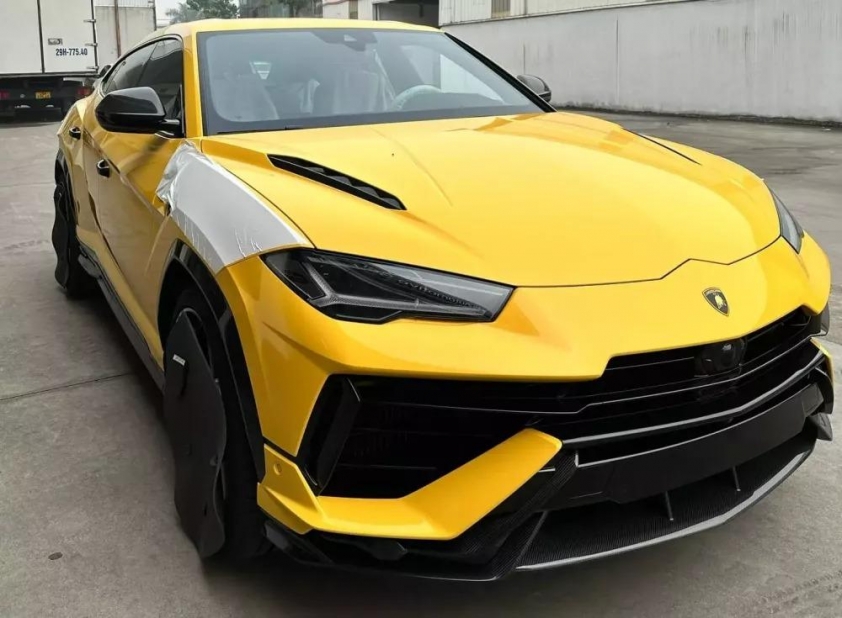 Vợ chồng Đoàn Di Băng gây bất ngờ với màn nhận xe Lamborghini hơn 20 tỷ đồng có '1-0-2' 432619