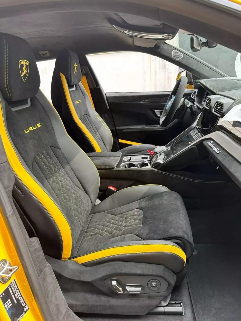 Màn nhận xe Lamborghini hơn 20 tỷ đồng có '1-0-2' của vợ chồng Đoàn Di Băng 432621